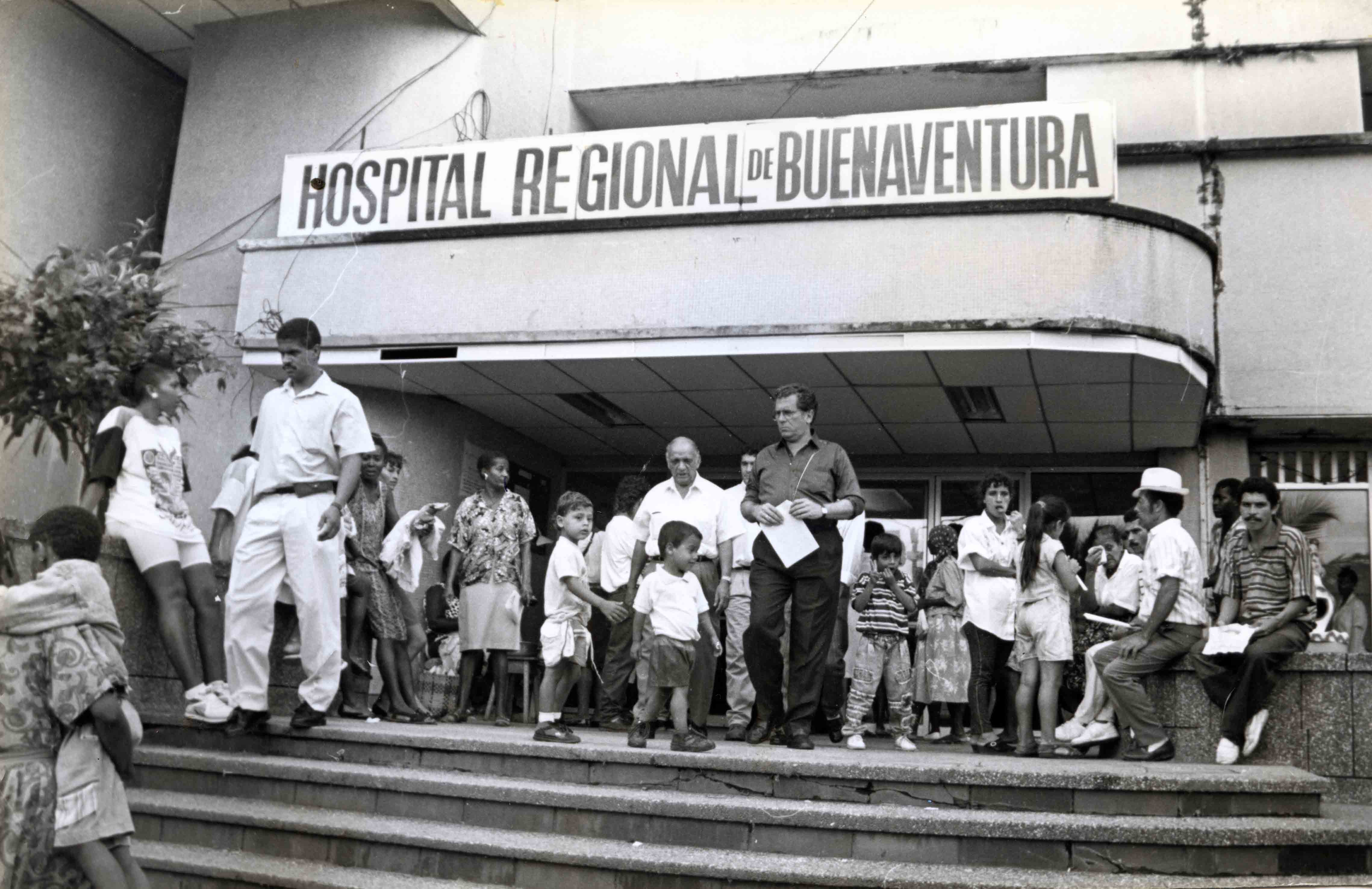 Recorrido del Gobernador Carlos Holguín Sardi por el Hospital Regional