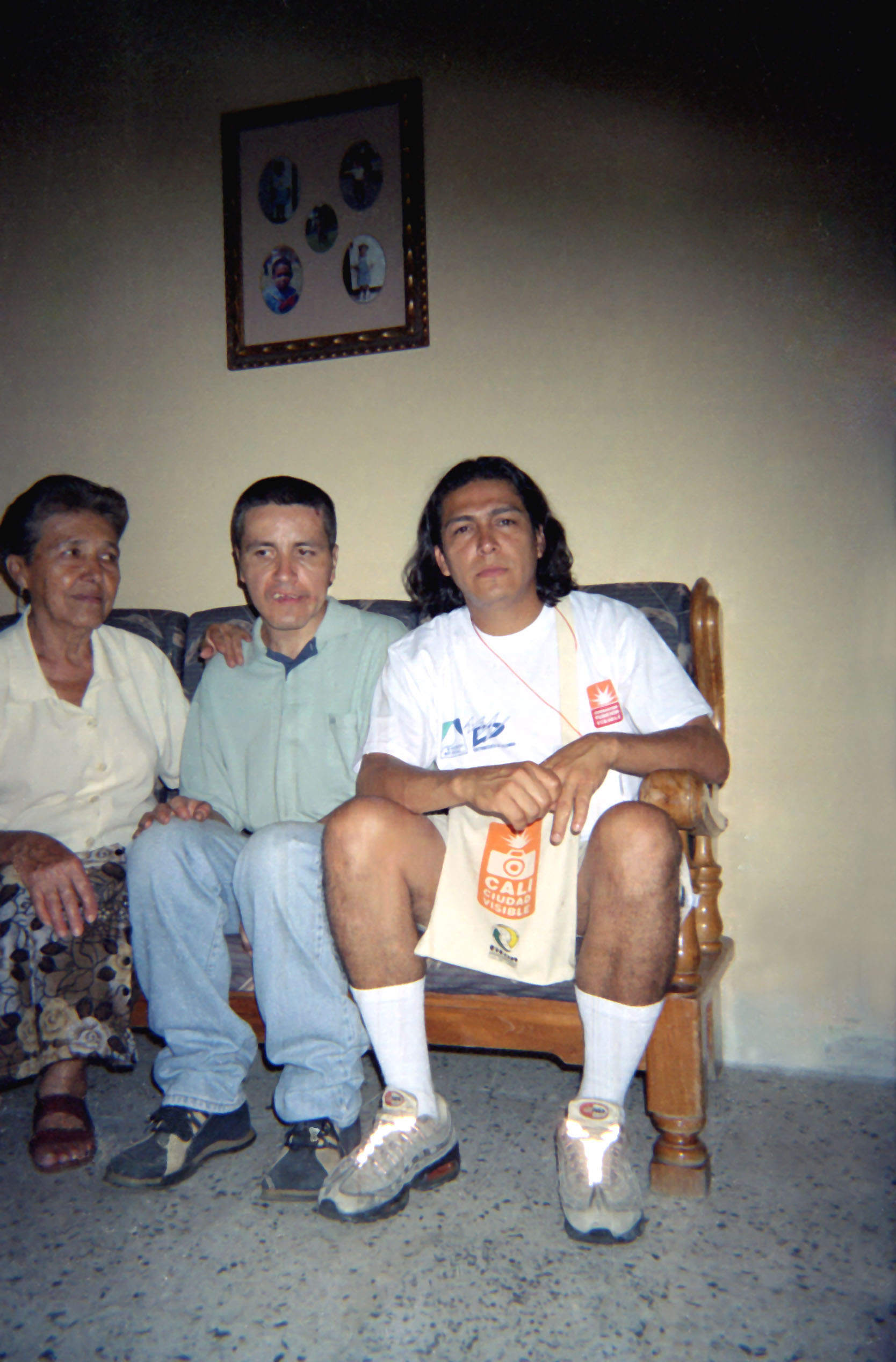 090-00.jpg